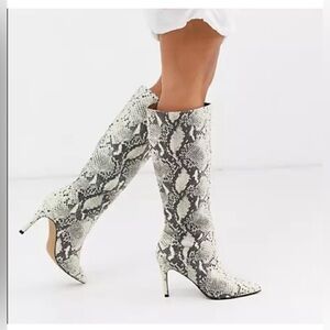 Steve Madden Kinga embossed snake knee high heeled boot size 7